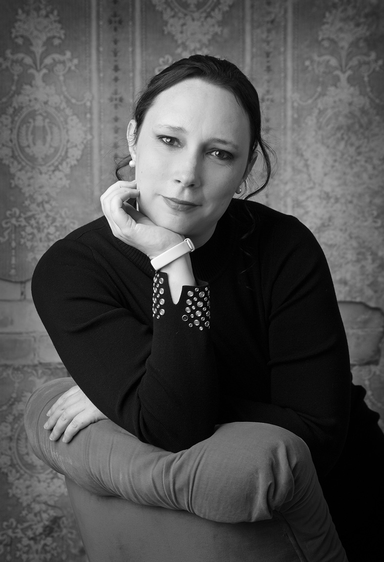 Lilly-Autumn_Romance-Novel-Writer-Portrait